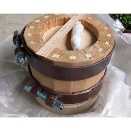 Wooden press-barrel, 2 litres