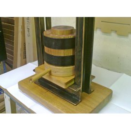 Wooden press-barrel, 3 litres