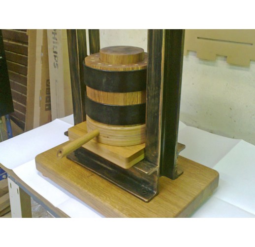 Wooden press-barrel, 3 litres