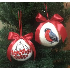 Felt ball with embroidery