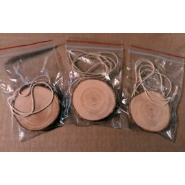 Cedar pendant on a thread (XL)