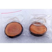 Cedar pendant on a thread (XL)