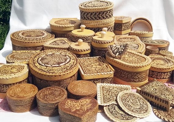  Russian Traditional Birch Bark Crafts         