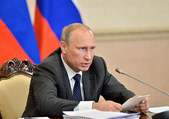  Putin stops illegal logging in Russia         